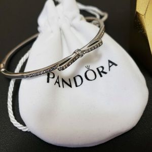 New Pandora Sterling Silver Sparkling Bow Bracelet.